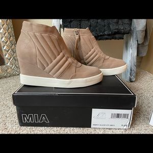 Tan suede Wedge heels